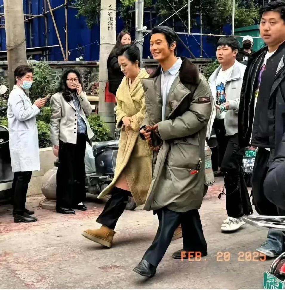 51岁朱媛媛去世了！有位朋友聊天时，表示不理解，两口子都是明星，家里肯定不差钱