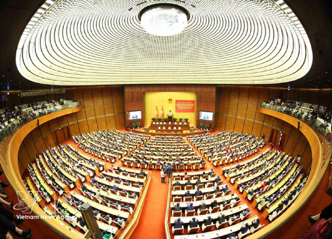 不得不说，越南这会场很有视觉冲击力！今天苏林在越南国会大厦组织召开开年后的第一次