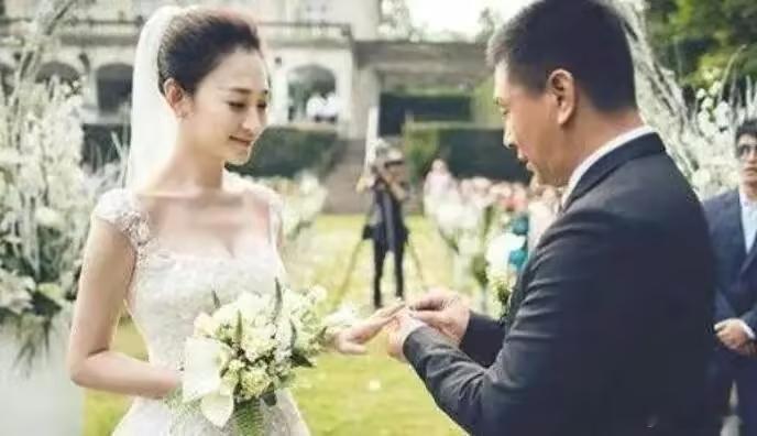 曝李小冉徐佳宁去年已离婚！徐婚后事业沉寂，李小冉慕强性格难以忍受