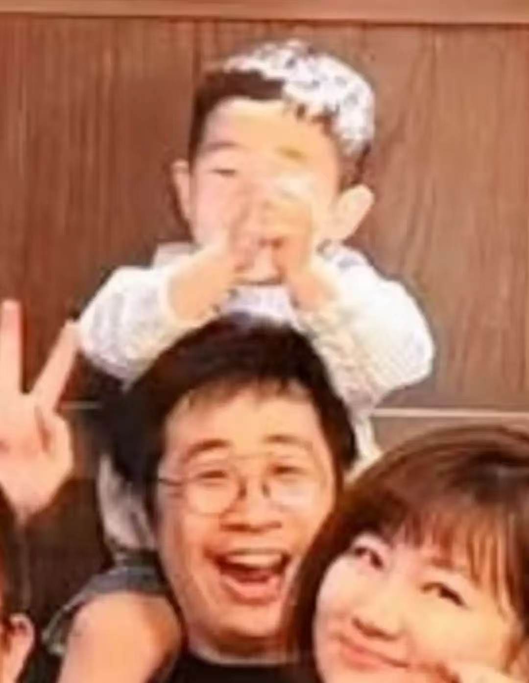 任家萱男友首次公开正脸照任家萱2岁儿子正脸照任家萱为外婆庆生，还带上了男友和