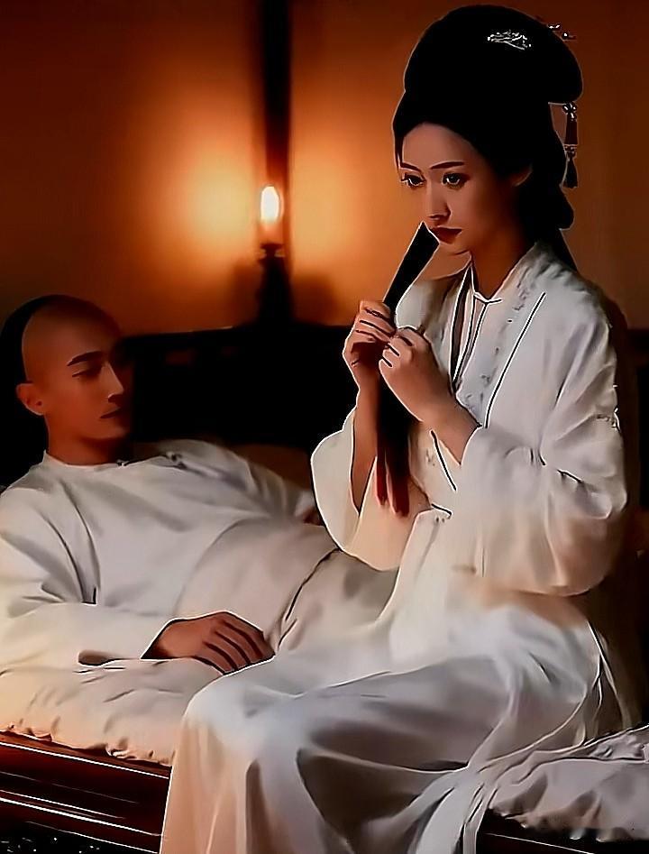 妃子来了大姨妈没法侍寝，可又不敢扫了太子的兴，她一咬牙，想了个馊主意。把贴身侍女