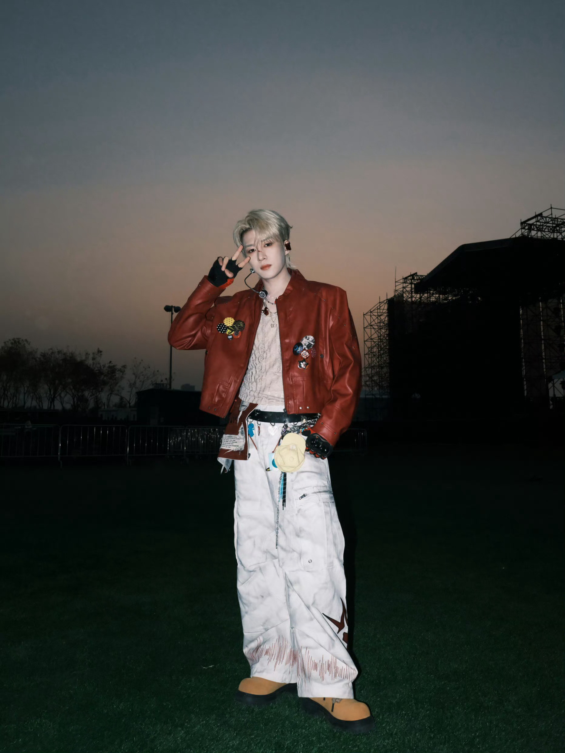 💜你向往远方与自由，世人的定义徒增枷锁，少年本就肆意生长，何惧之有。