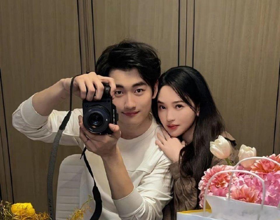 金莎刚和小19岁的男友领完证，立马积极备孕了。其实也可以理解，毕竟金莎岁数不小了