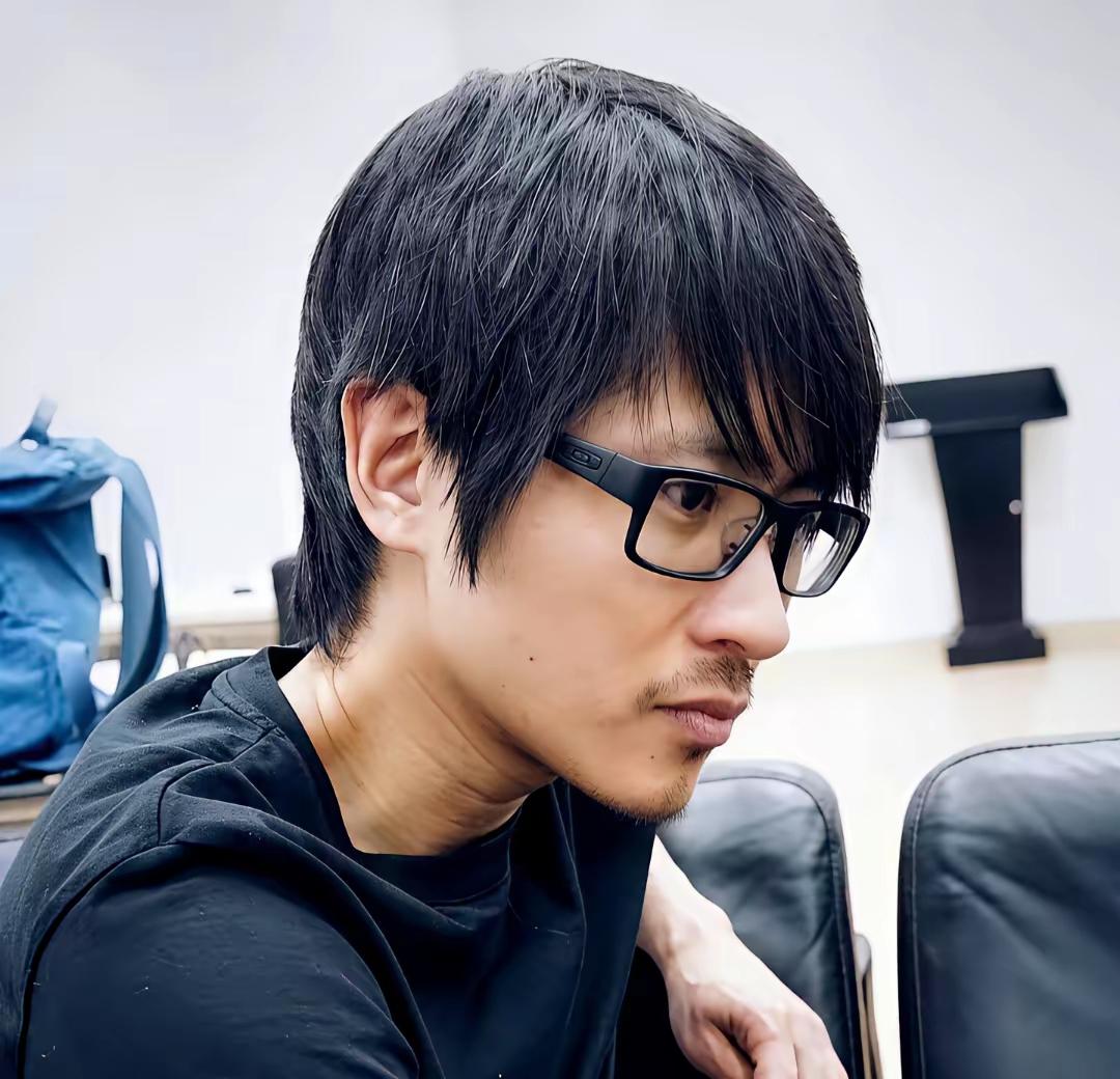 韩寒这手“笨功夫”，藏着真本事。谁能想到，当年那部被骂“套路老套”的电影，