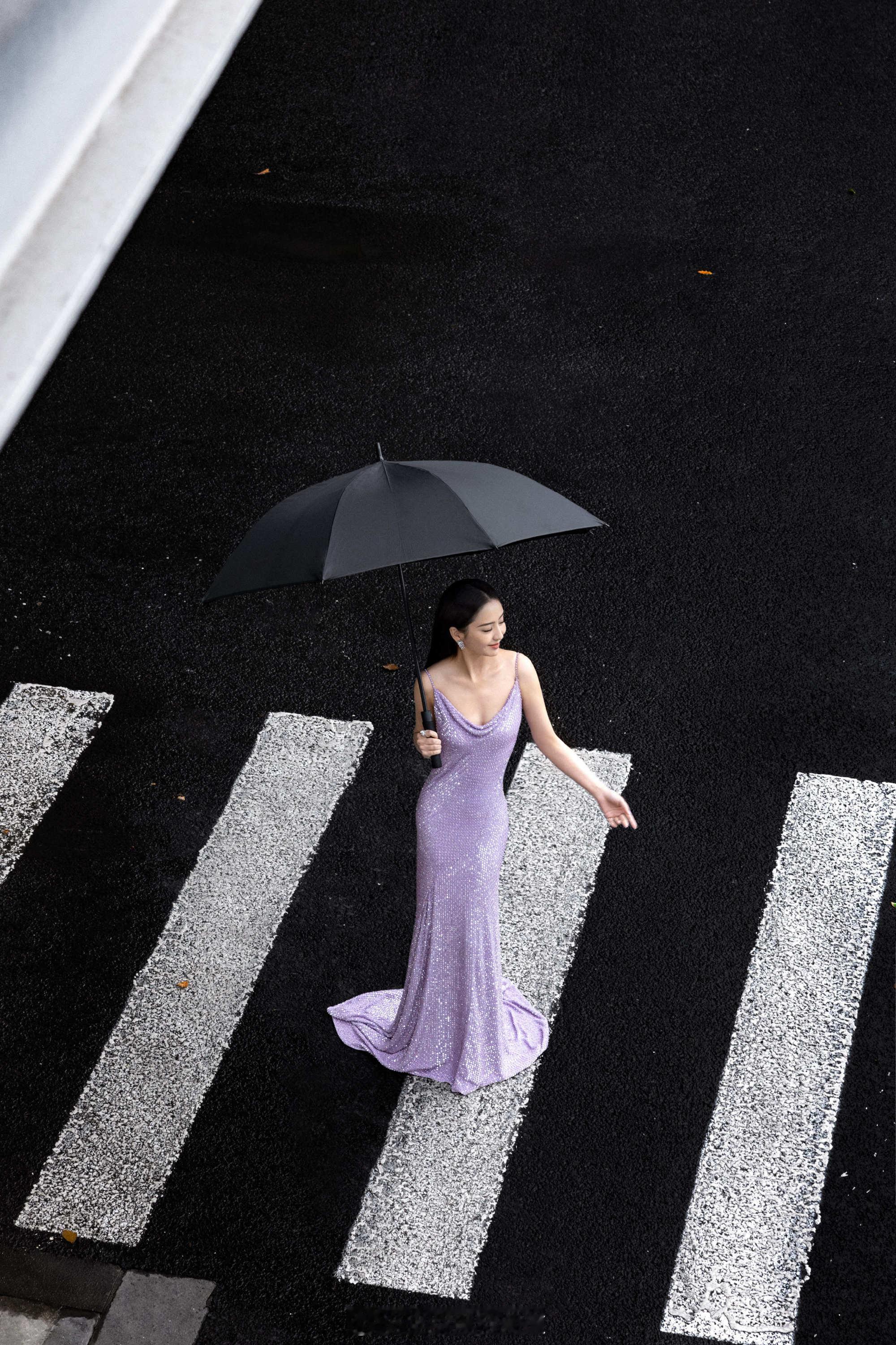 佟丽娅公路电影感大片