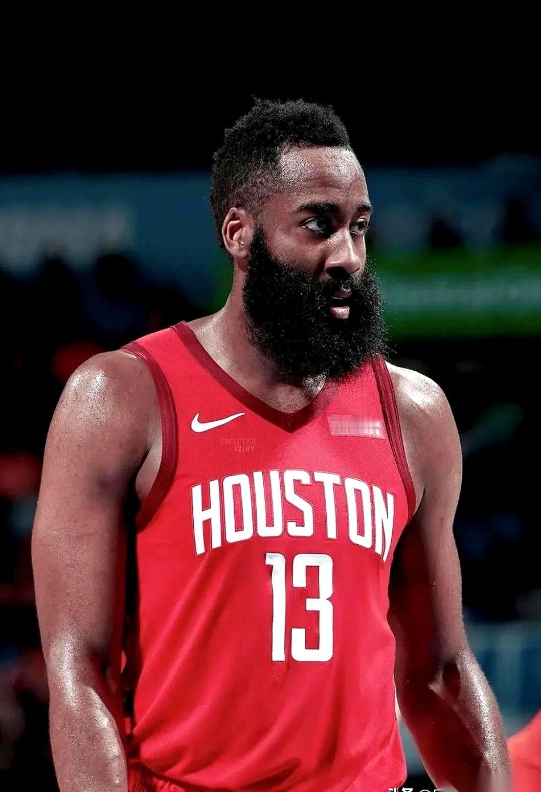 最近体育圈都在传一个关于NBA转会市场的假设，看懂这背后的账本，真能让人倒吸一口凉气。要是休赛期詹姆