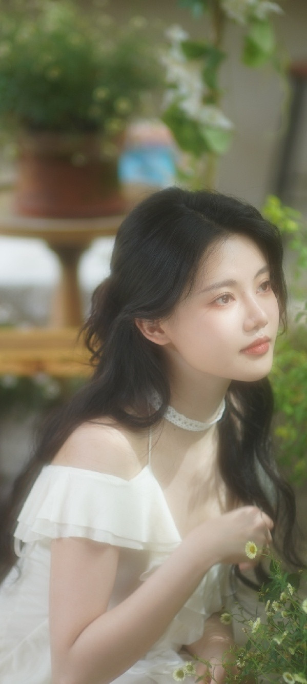 孙珍妮，小白裙，好甜美。孙珍妮