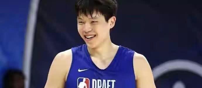 男篮目前具有世界级只有两名，准世界级有三名，巧合的都是4.5号位，世界级的两位，