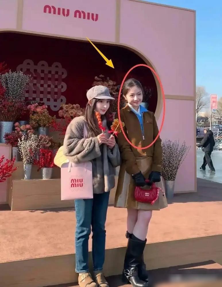 电视上看着一般般，真人简直就是美若天仙！[抠鼻][抠鼻]这反差也太真实了。镜