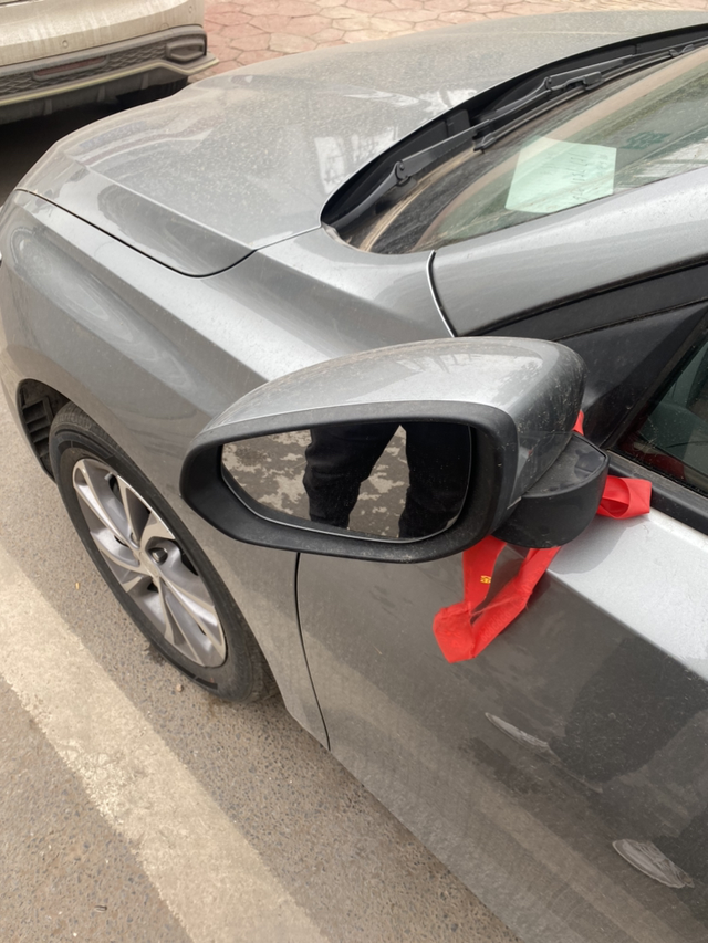 威朗pro乐享版后视镜被掰各位车友，新车刚提，停在路边车位，停车时，我把后视镜