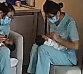 “太让人心疼了！”四川成都，一对小夫妻想要刚生下的女婴接受专业的照料，就把新生儿