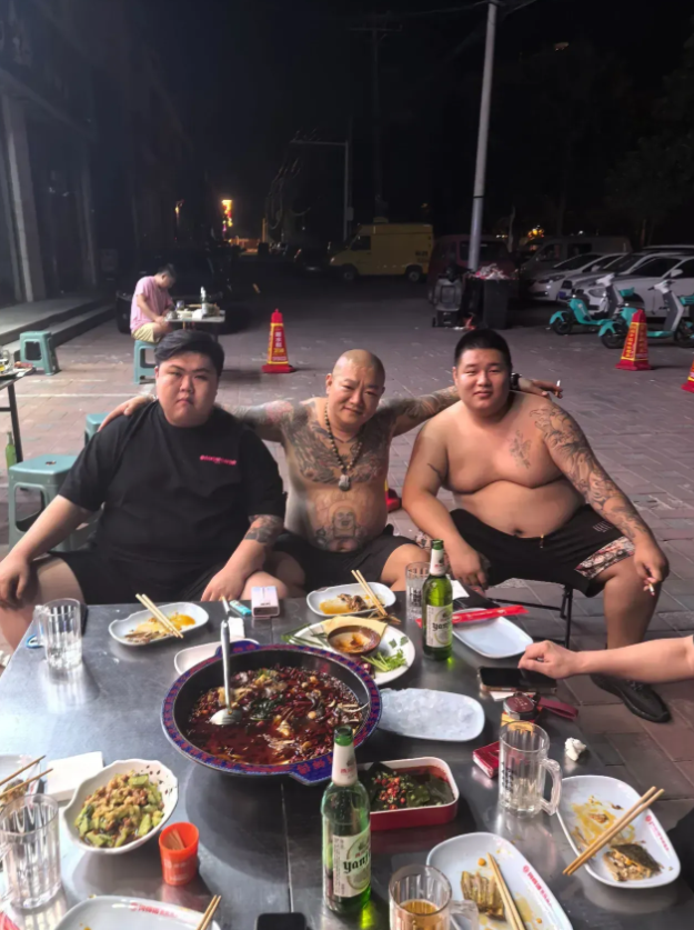 跟这样的大哥出来吃饭，需要注意什么