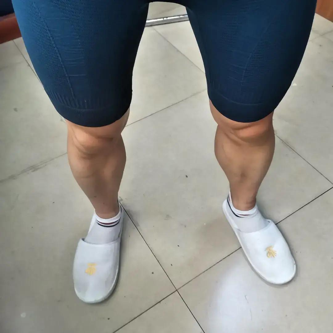 别再纠结穿什么了，冬天跑步抗冻的终极装备，是你的速度本身。今早手指冻到没知