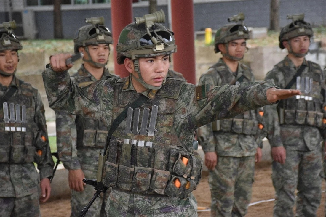 同款飞刀，连动作要领都高度一致