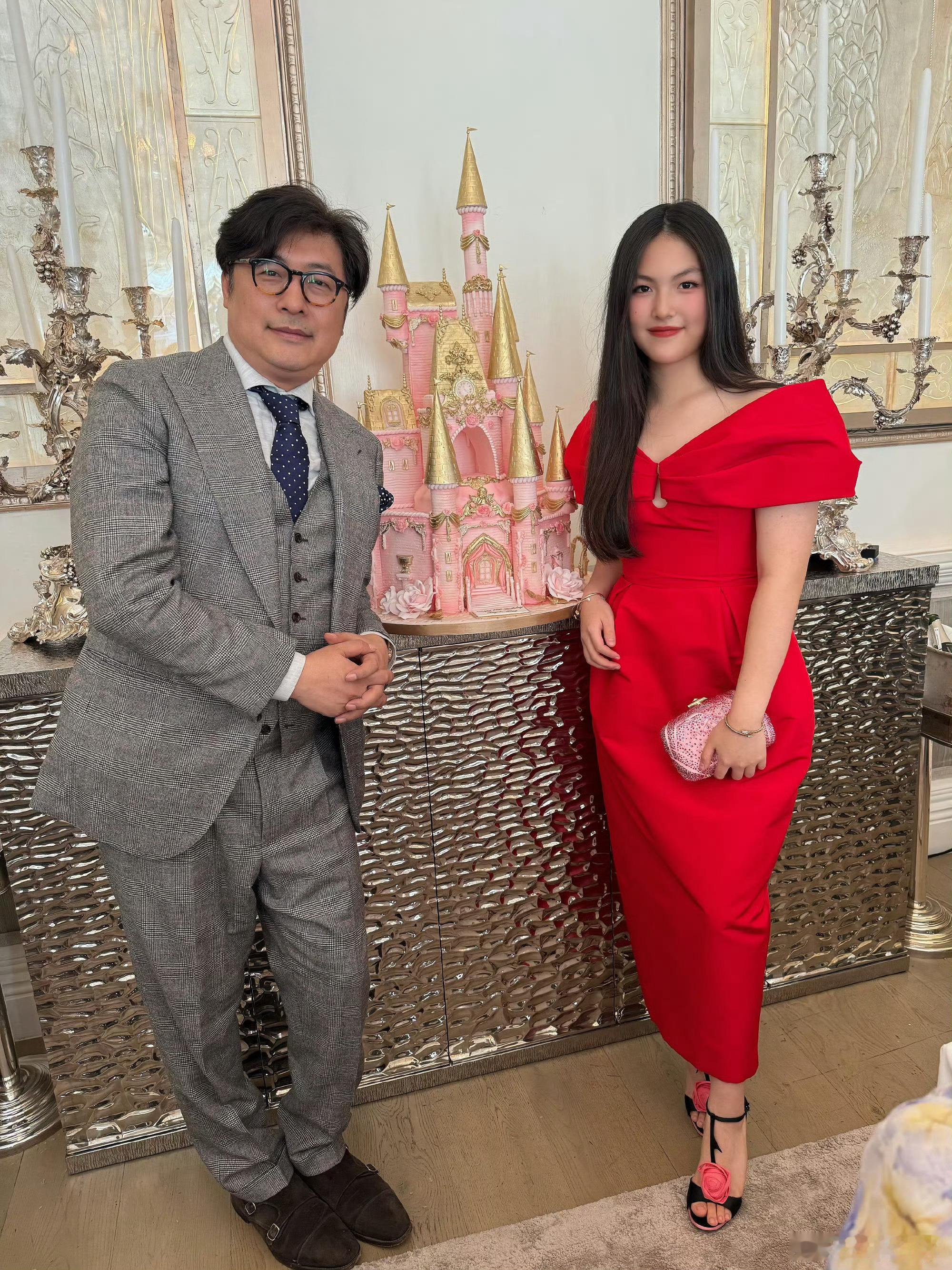 李湘王岳伦为王诗龄庆生，好想知道王诗龄有没有烦恼？有钱，爸妈宠爱，从小受到万众