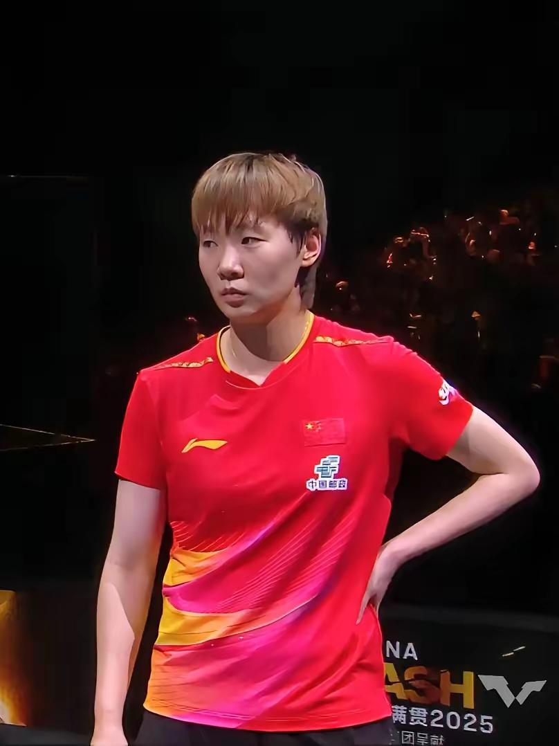 今晚孙颖莎和王曼昱的决赛，哪是争冠军，分明是国乒“王者认证”现场！俩人一个扫