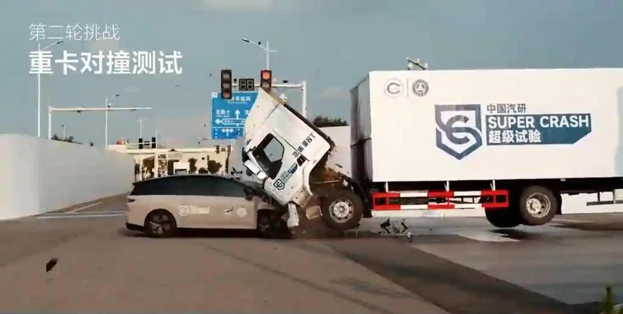 理想这下是不是要摊上事了！昨天理想I8上市了，在发布会上理想的一个视频引起了争议