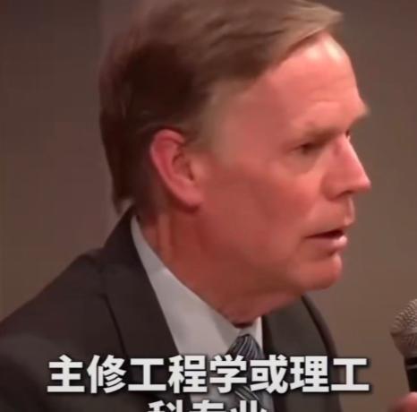 美国前驻华大使伯恩斯曾说：“我们都低估了中国。从北京到上海的高铁我坐过，1000