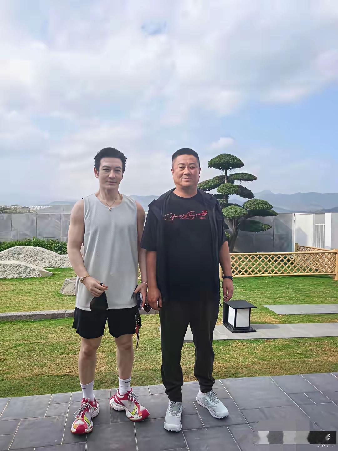 黄晓明快50点人，身材保养真好