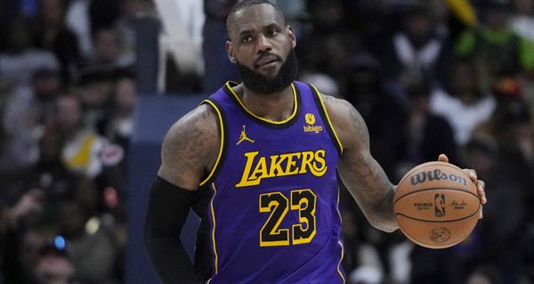 据《TheAthletic》报道，消息人士透露，如果勒布朗·詹姆斯在今夏选择跳