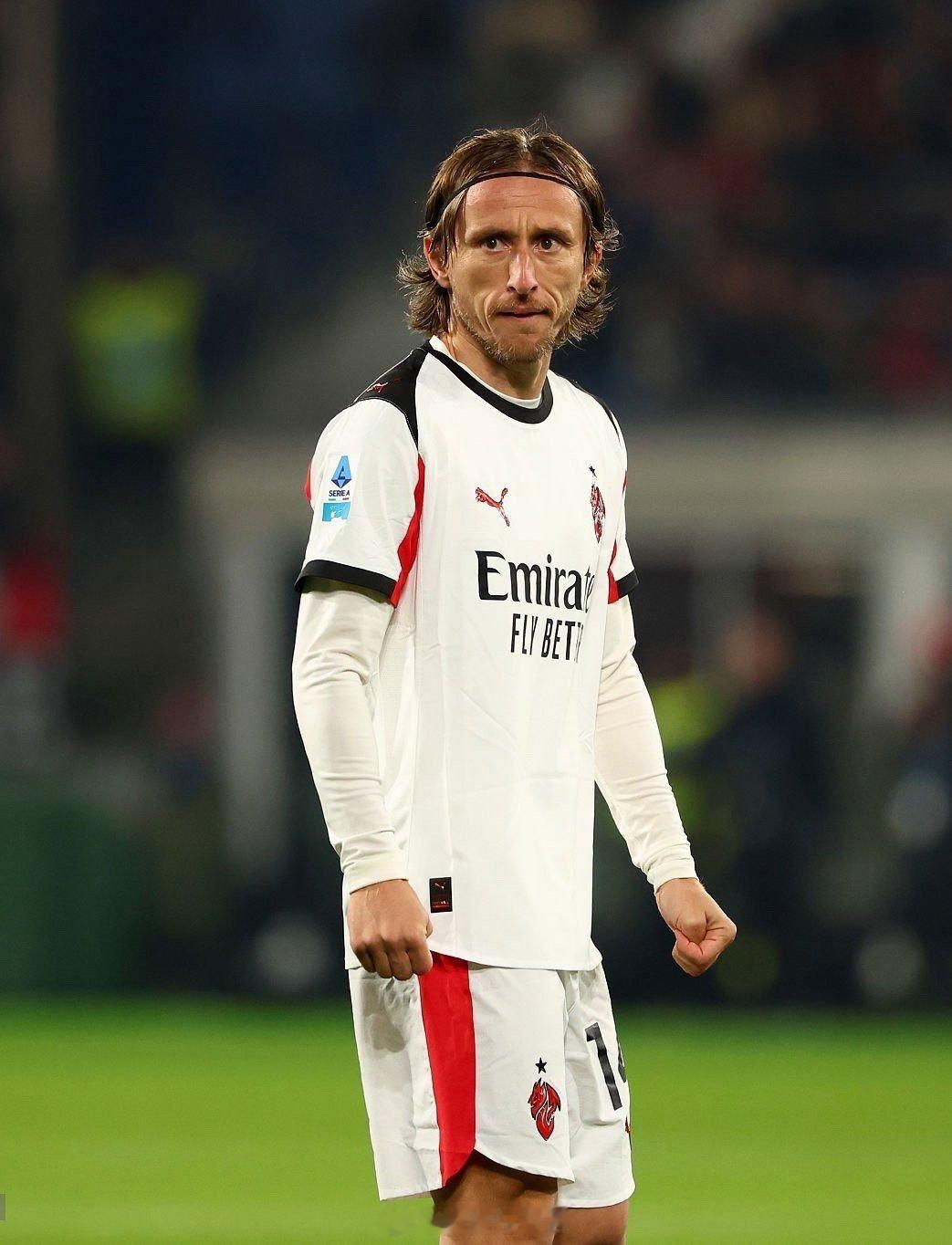 魔笛长叹一声:太难了,这是我过去十七年带过的最差中场搭档。(热刺时期中场也比现在