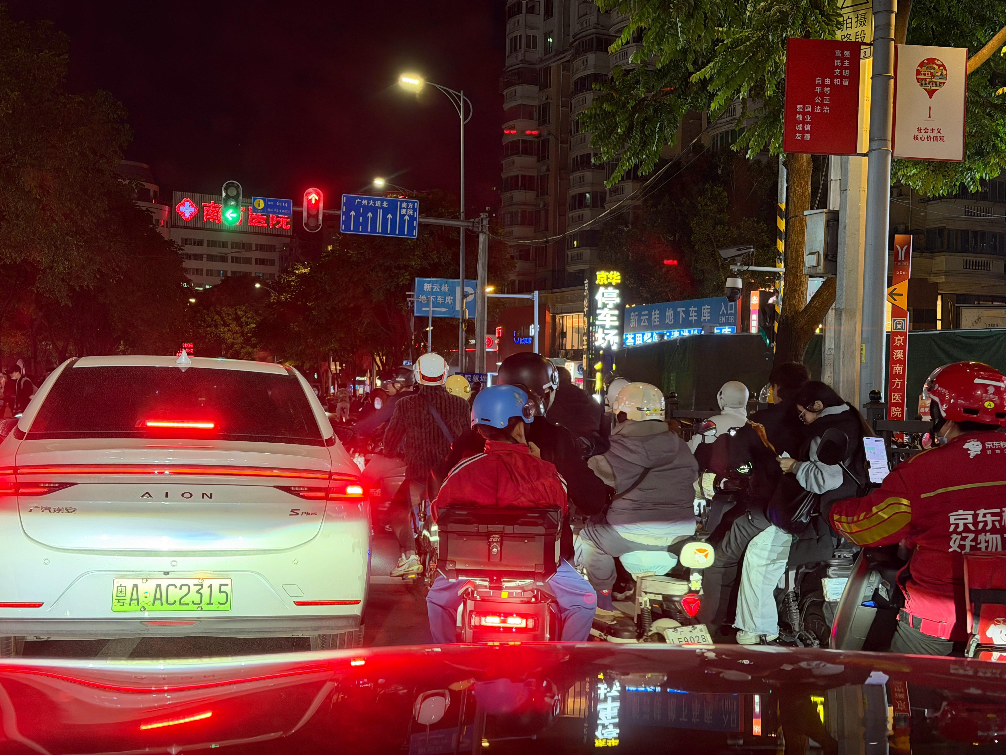 很多人骂广州电动自行车太多，我的感受恰恰相反！这么多人选择用电动自行车解决出行需