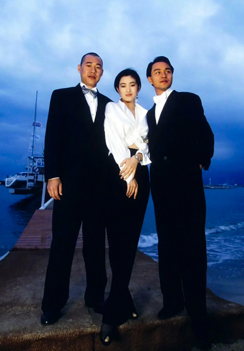 33年前，张国荣、巩俐和张丰毅在戛纳海滩。