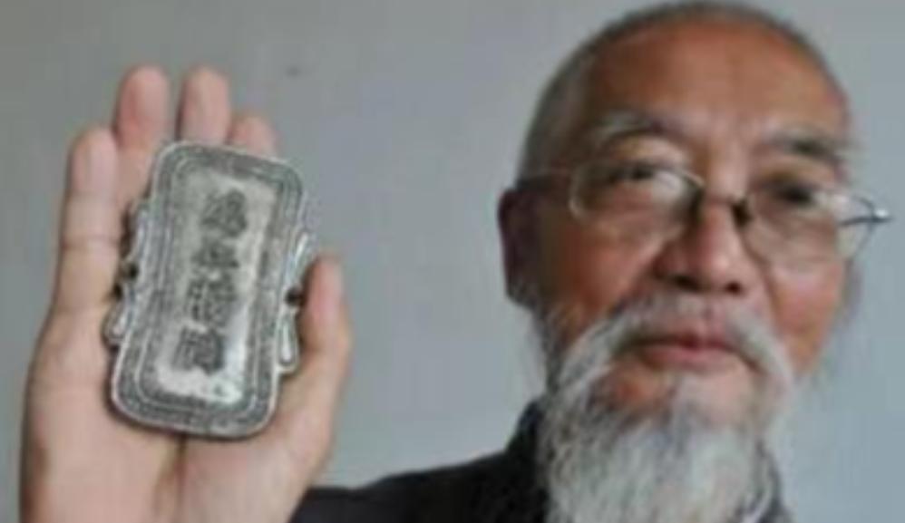 “你算什么东西？我的东西，我说了算！”2007年，湖南七十多岁大爷易邵白带祖传