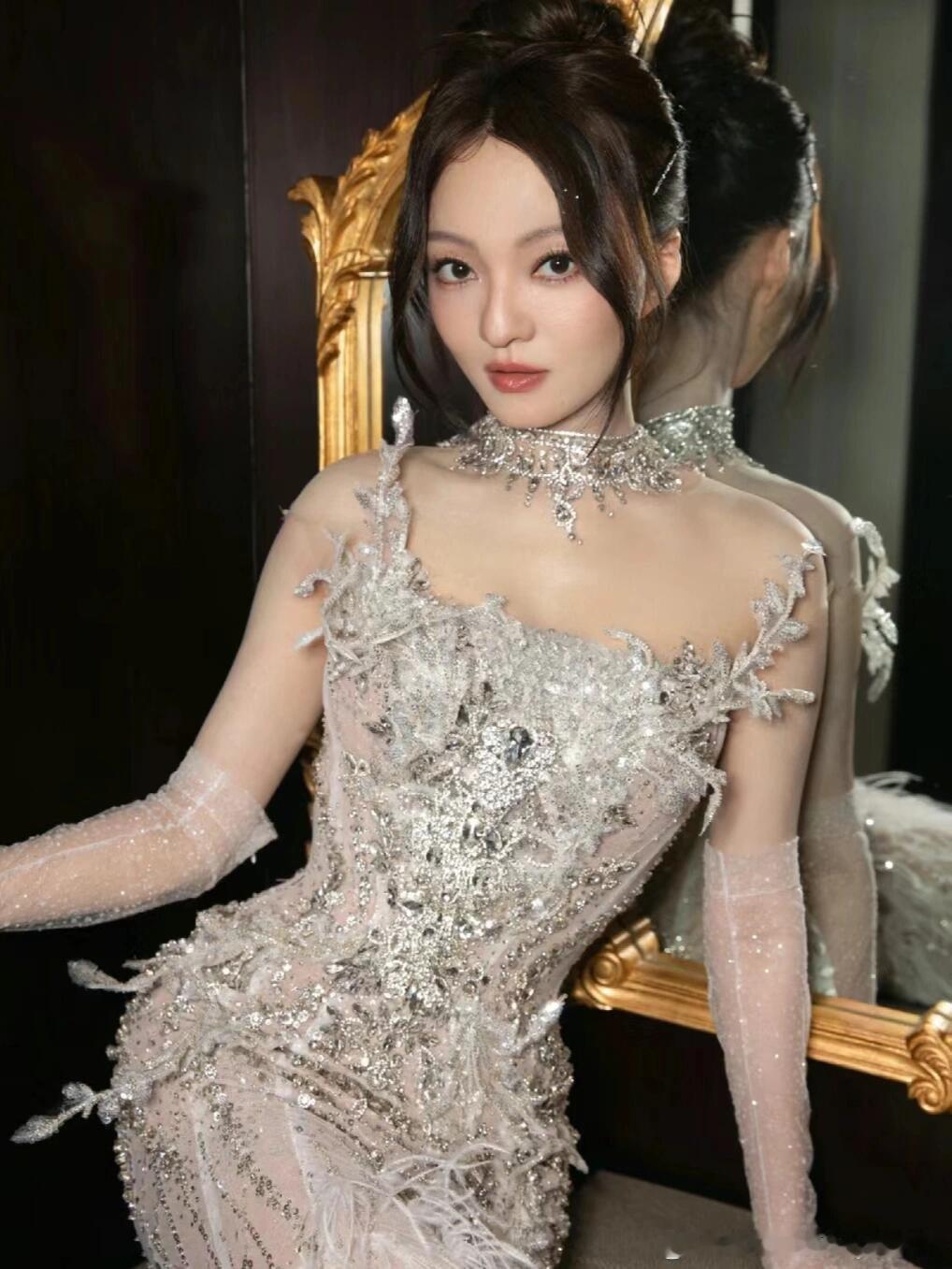 以坚韧之声，唱响生命之歌在华语乐坛的璀璨星空中，张韶涵以其独特的嗓音、坚韧的精神