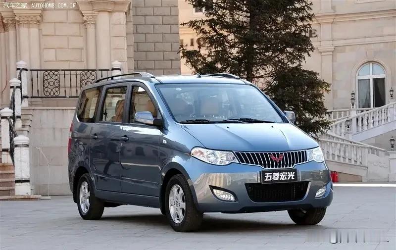 2025年中国汽车出口销量前十：1. 奇瑞汽车：134.4万辆2. 上汽集团