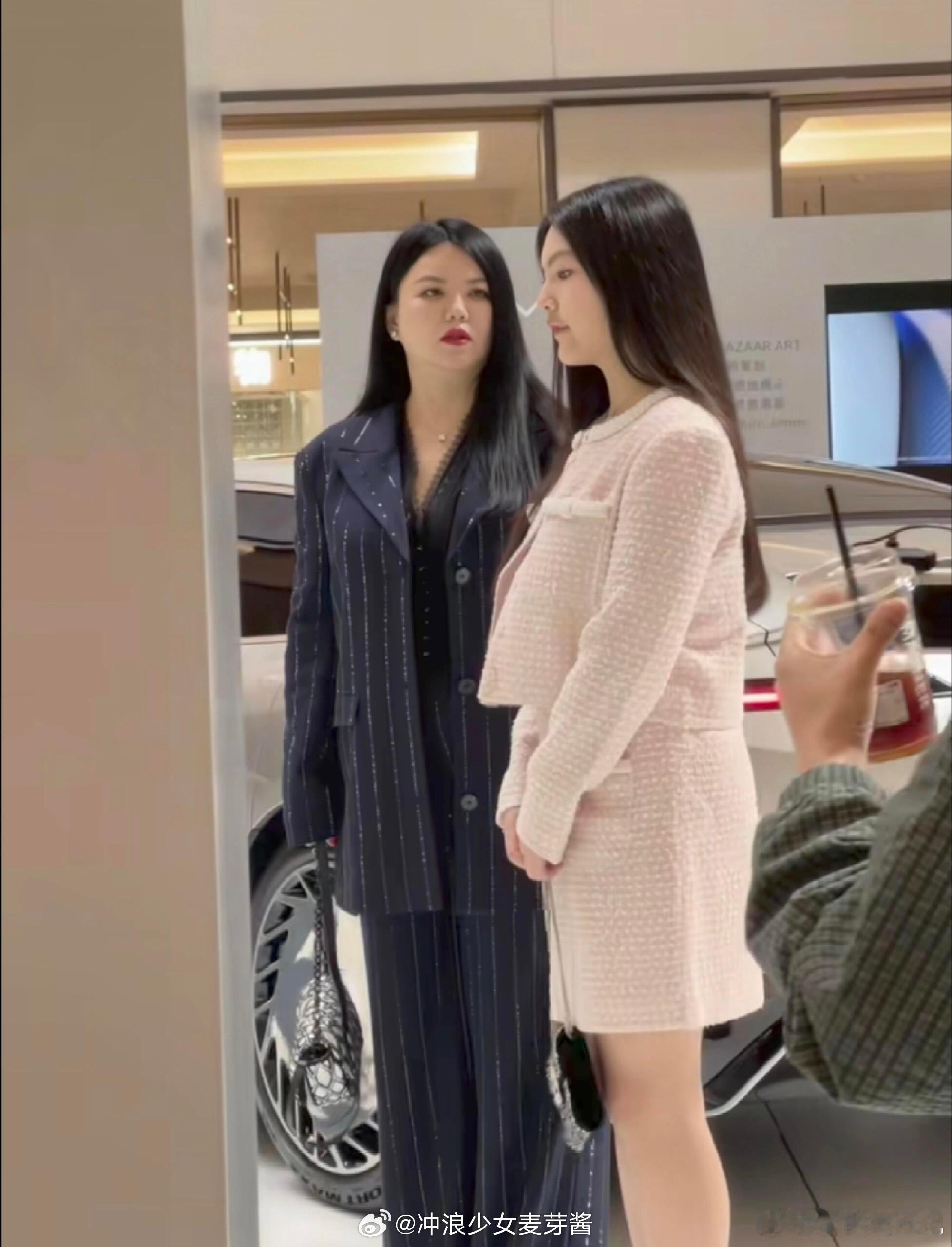 原来富豪的衣服也会翘边啊​​​