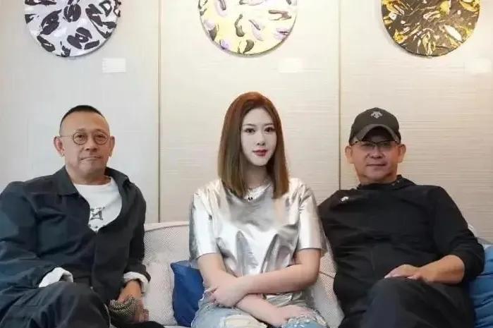 姜文给三个孩子起的名字：大女儿姜一郎、大儿子姜次郎、小儿子姜太郎。曾不少网友质