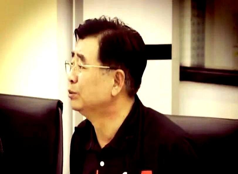 中国足协开始慌了。随着伊万下课连夜离开中国的消息传来，全网都在高喊足协解散，