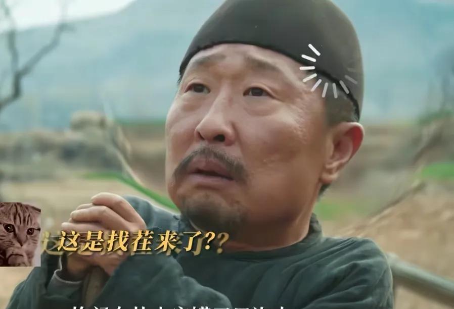 《生万物》宁绣绣（杨幂饰）跟着封大脚（欧豪饰）下地干活，她爹看到了，就找绣