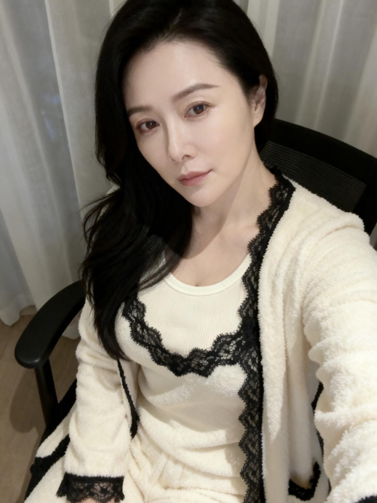 人生无标准，幸福无定义。别人的光鲜亮丽未必适合你，柴米油盐的平淡，三餐四季的