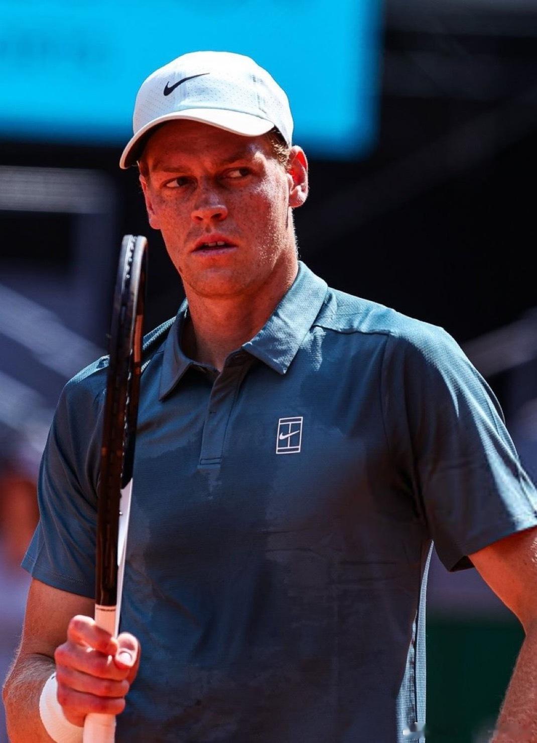 辛纳🇮🇹继续两盘横扫英国的诺里，比分6:2，7:5轻松晋级马德里8强✅生涯第