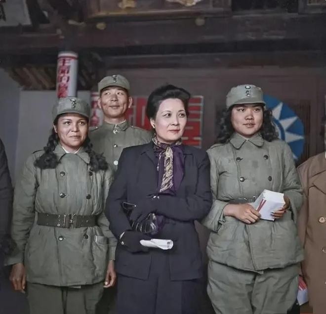 胡琏到11师当营长后，娶了上司曾伯熹的妹妹曾广瑜。后来，曾广瑜的堂妹也嫁给了胡琏