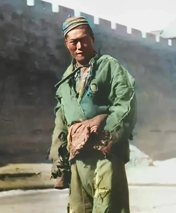 清光绪年间，安徽歙县人蒋七以长途贩猪为业，到了年底他去江西景德镇收账，回来时路过
