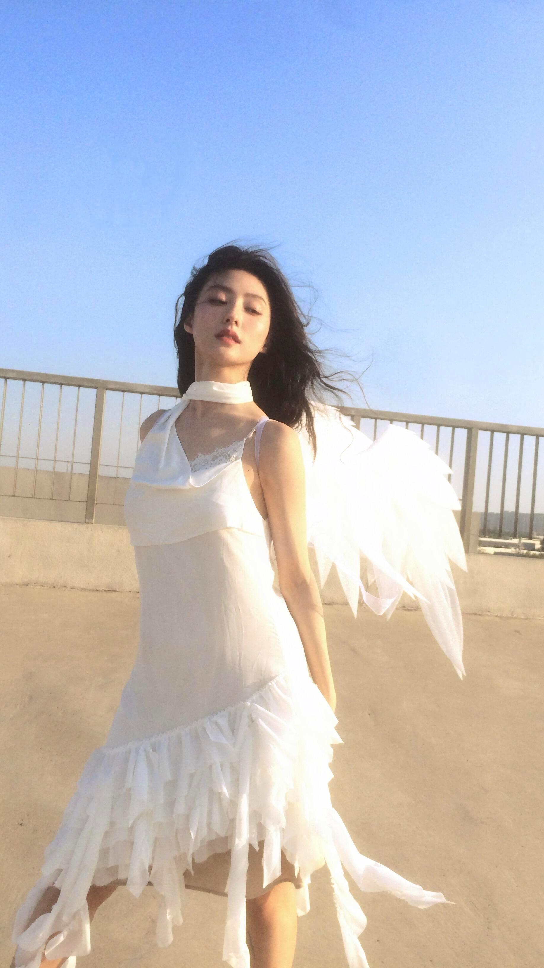 👤胡连馨写真花絮美美鼻头长得真好软化了整张脸的线条娇憨的气息