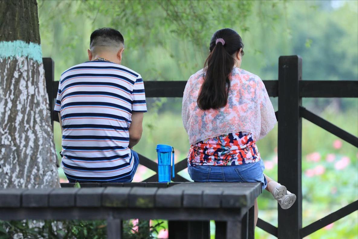 农村人离婚，看似解脱，其实最煎熬在农村，离婚从来不是简单的感情散场，而是一