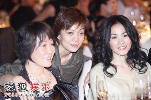 2007年嫣然慈善晚宴现场的李亚鹏和王菲