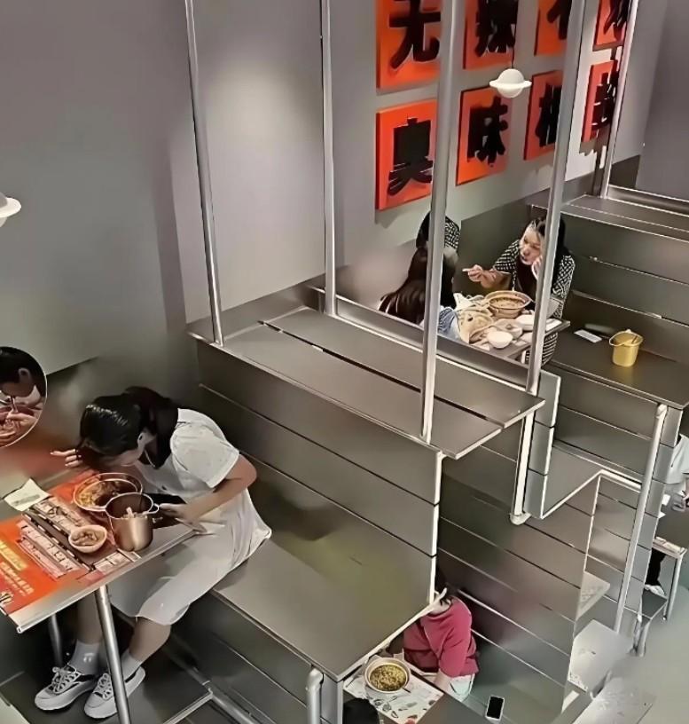 喝多了，脚一滑，滚下去了怎么办？这老板一看就还没吃过亏