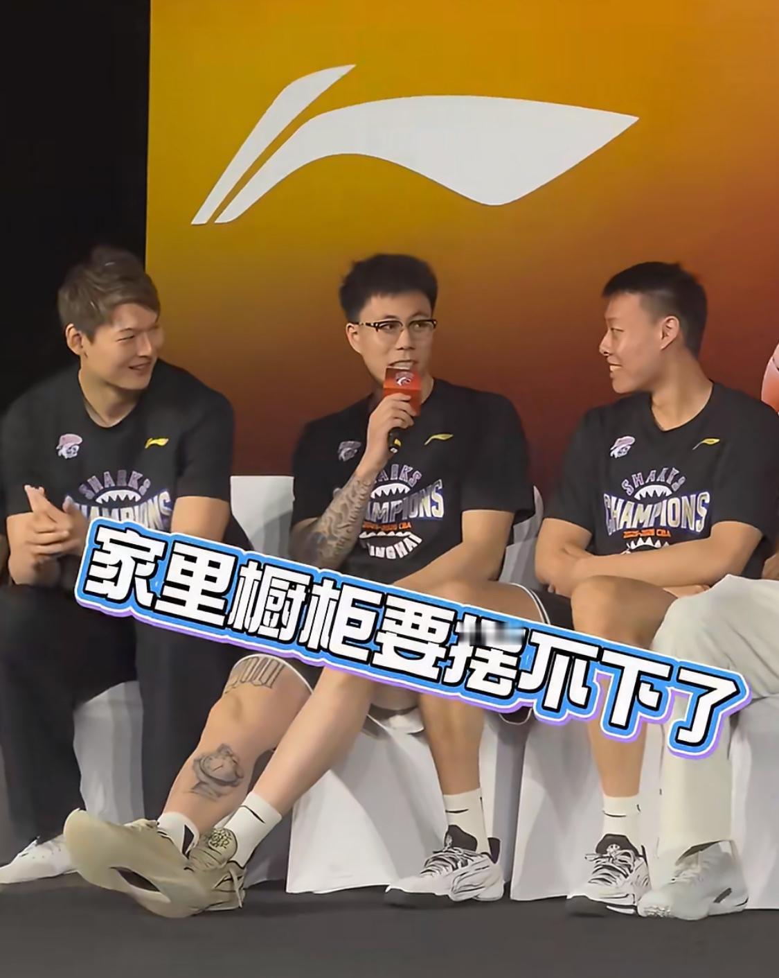 张镇麟说，老天拿走了我很多，但给予了更多，以至于家里的橱柜要摆不下了。6月9