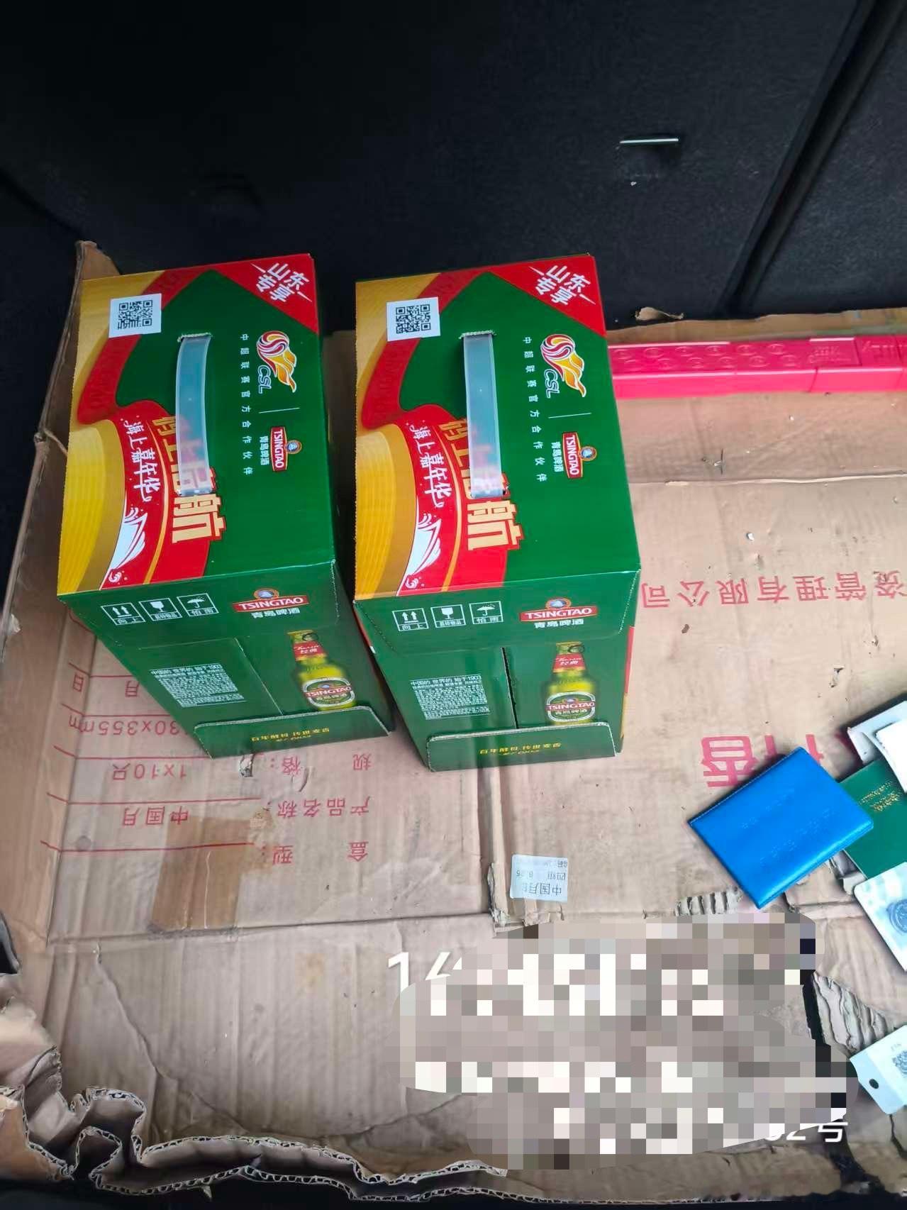 远程从山东老乡手里买了台车大哥给我带了两厢特产青岛啤酒哈哈哈不愧是咱们好客山东