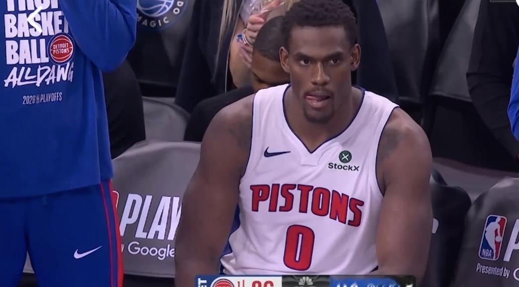 最水全明星诞生了！比赛最后11.5秒，活塞落后8分，大势已去，被换下场的活塞中