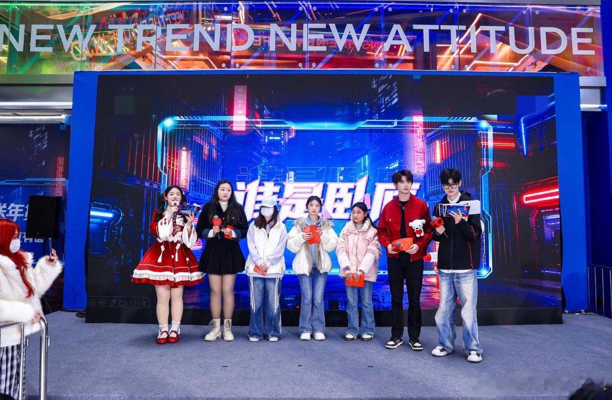 伞兵送你上分神器伞兵线下带飞太顶了！全程贴身架枪，报点控场超精准，跟着走不用操