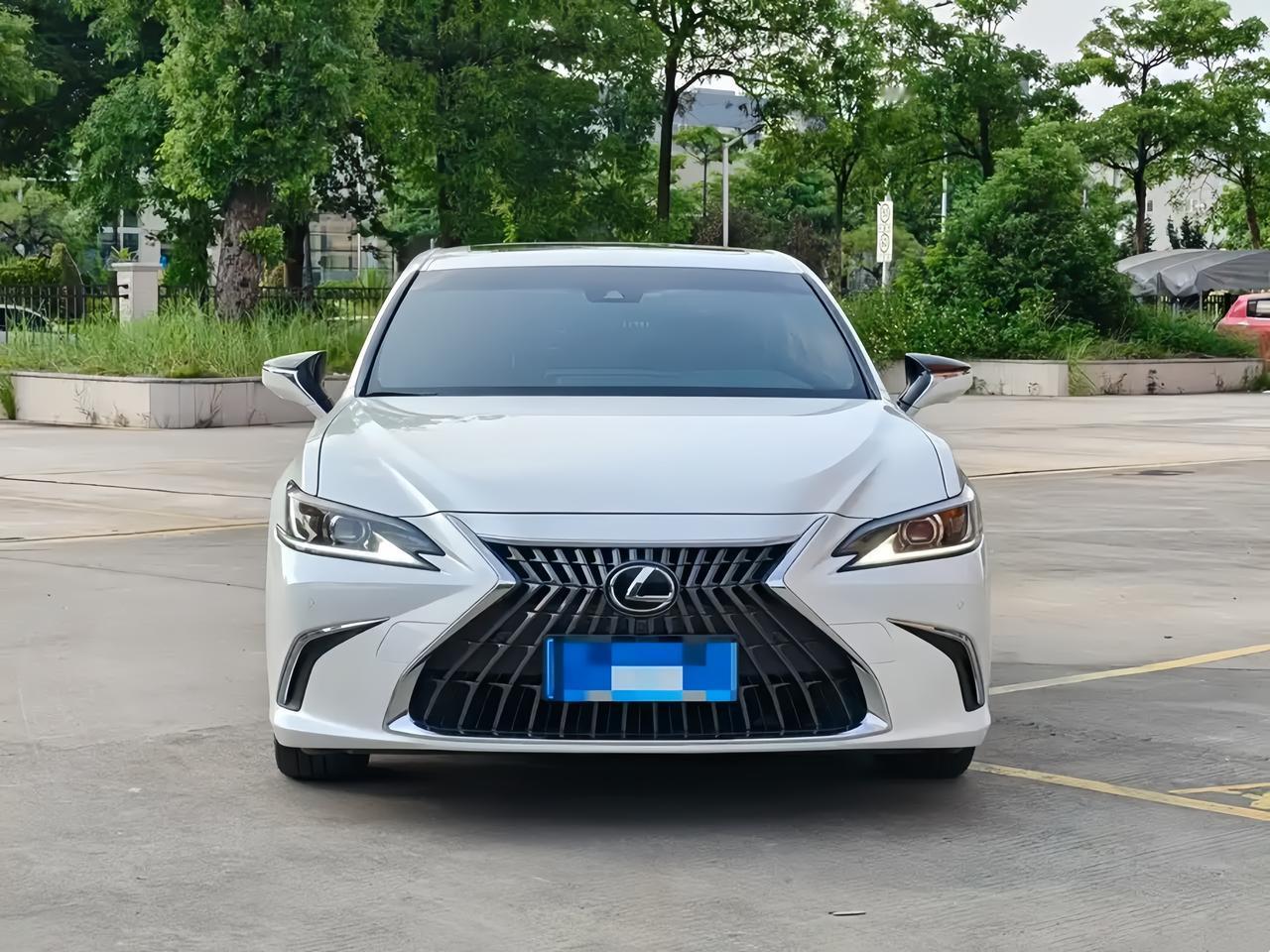 预算20—30万，家里只有一台车，二手雷克萨斯ES300h为什么值得看？如果一