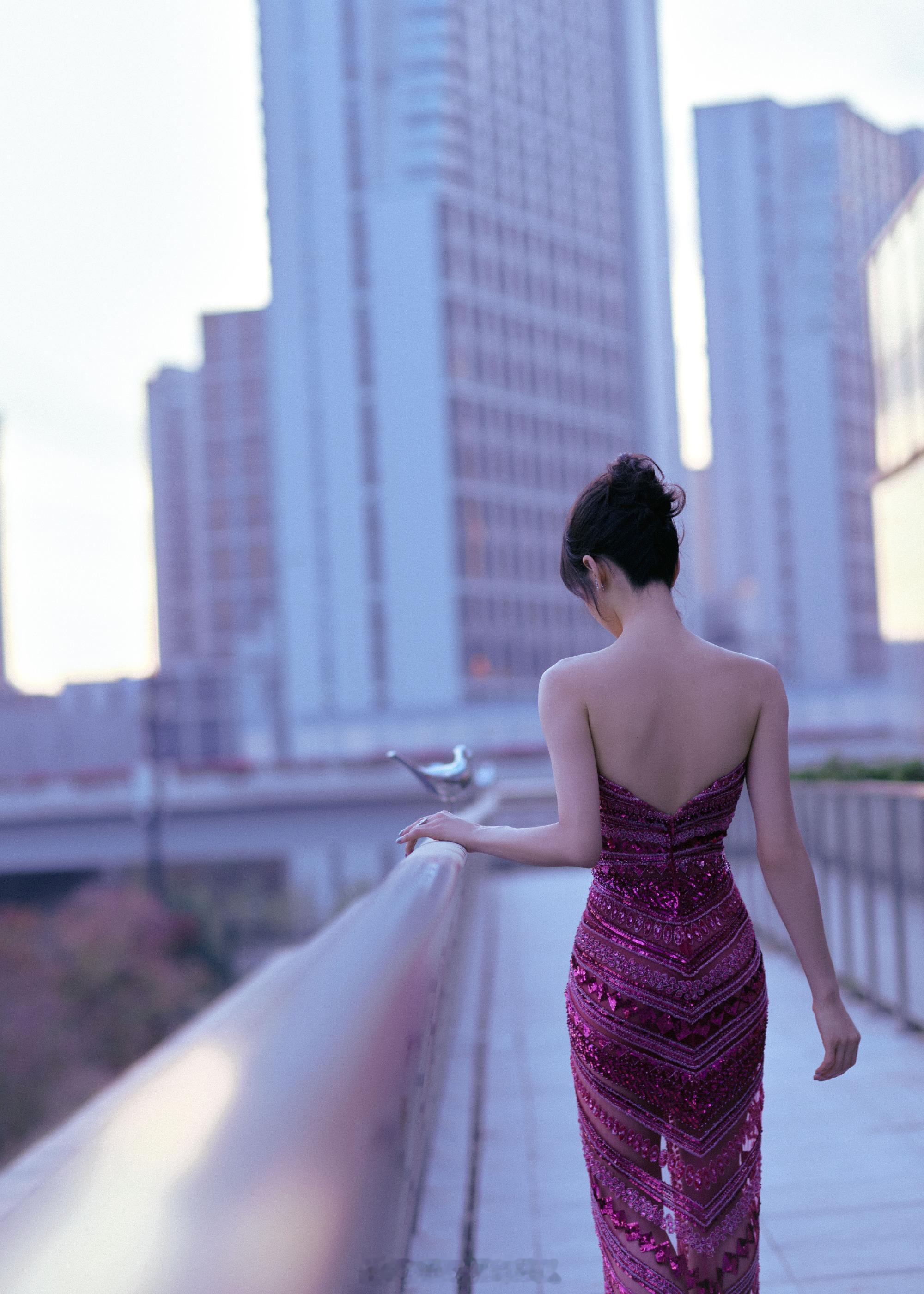 宋茜红毯大片柔美动人充满魅力