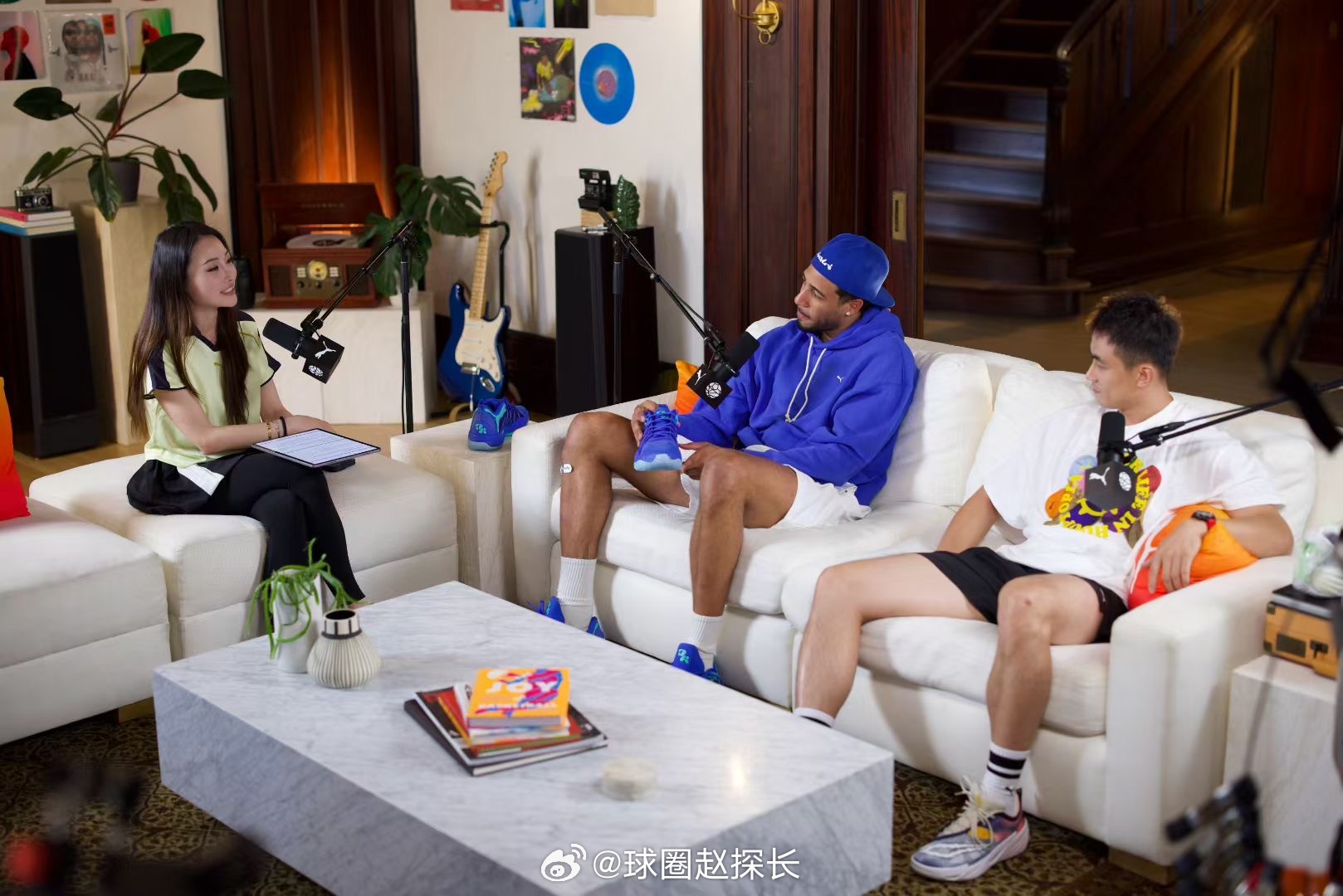 赵继伟近期的美国之行里与哈利伯顿同框cba​​​