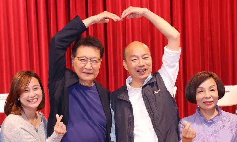 一个攻击郑丽文的两岸政策,要郑丽文清除党内亲中力量。一个待价而沽,新党主席当选已